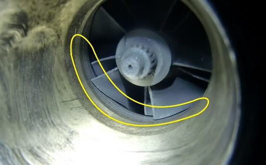Diagram showing turbo shaft play measurement on a floating bearing turbocharger